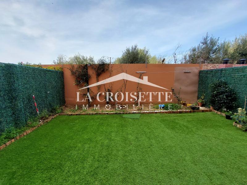 Triplex S+3 avec jardin et piscine couverte à La Soukra